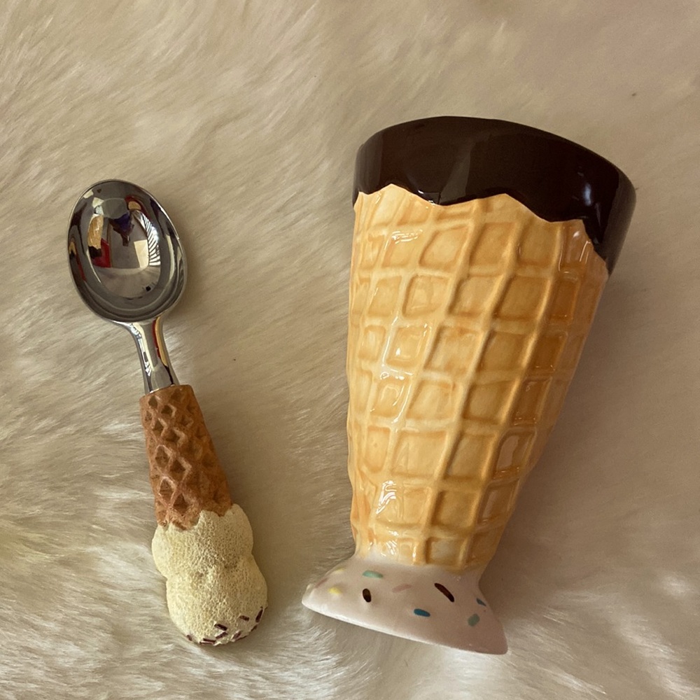 Pier 1 Imports Ice cream waffle look cup and scoop